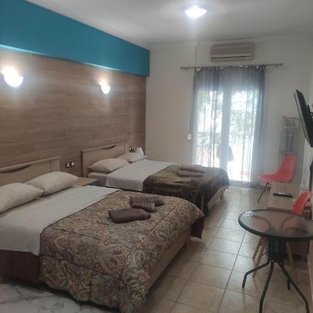 G M 3 Rooms Kentpo In The Heart Of The City 拉里萨 外观 照片