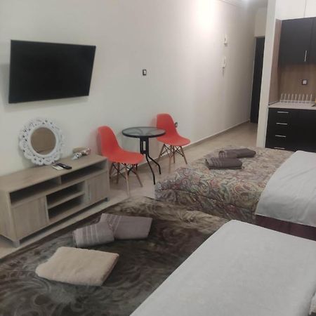 G M 3 Rooms Kentpo In The Heart Of The City 拉里萨 外观 照片