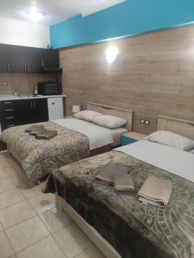 G M 3 Rooms Kentpo In The Heart Of The City 拉里萨 外观 照片
