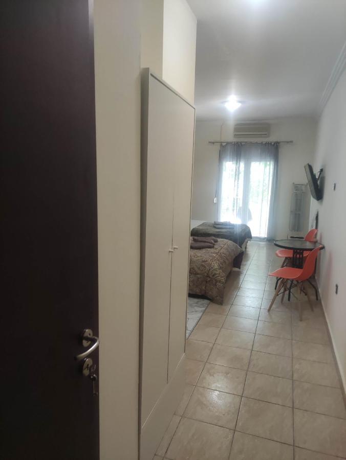 G M 3 Rooms Kentpo In The Heart Of The City 拉里萨 外观 照片