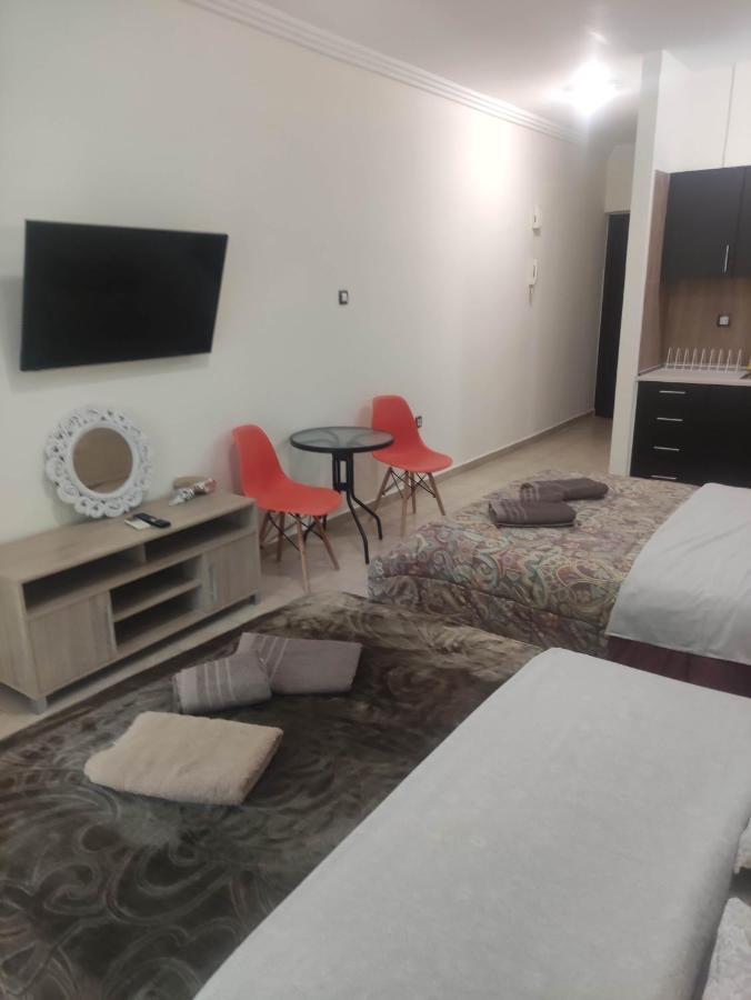 G M 3 Rooms Kentpo In The Heart Of The City 拉里萨 外观 照片