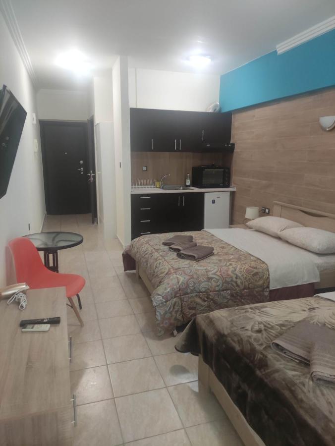 G M 3 Rooms Kentpo In The Heart Of The City 拉里萨 外观 照片