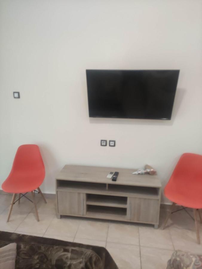 G M 3 Rooms Kentpo In The Heart Of The City 拉里萨 外观 照片