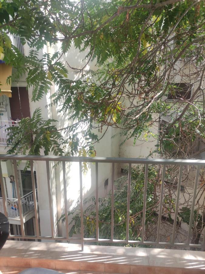 G M 3 Rooms Kentpo In The Heart Of The City 拉里萨 外观 照片